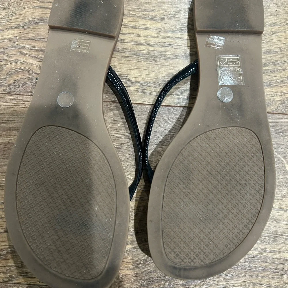 Tory Burch Black Patent Thong Sandals with Brown Footbed